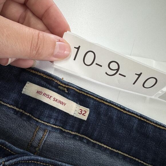 Levis Jeans Womens 32 Blue Mid Rise Skinny Stretch Denim Classic Casual - Picture 3 of 6